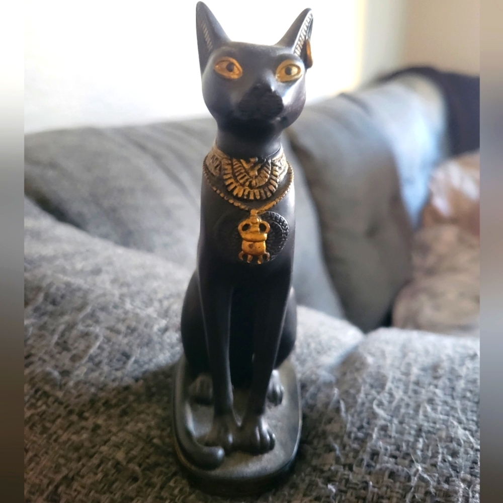 Egyptian sitting cat goddess ✨️